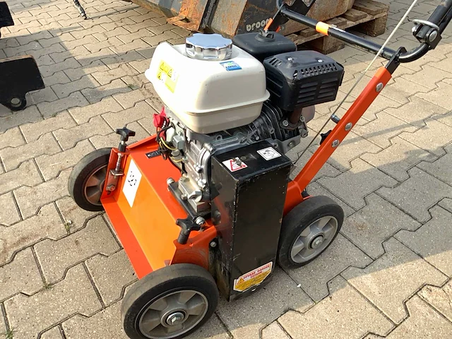 2016 eliet e401 vm verticuteermachine - afbeelding 3 van  7
