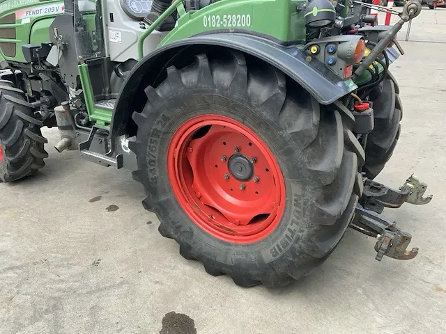 2016 fendt 209v smalspoor- en compacttractor - afbeelding 28 van  32