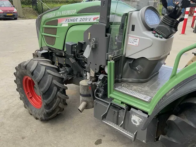 2016 fendt 209v smalspoor- en compacttractor - afbeelding 30 van  32