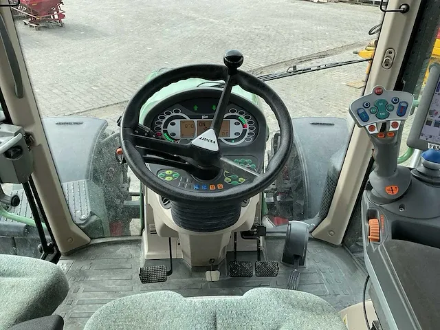 2016 fendt 513 power vierwielaangedreven landbouwtractor - afbeelding 18 van  37