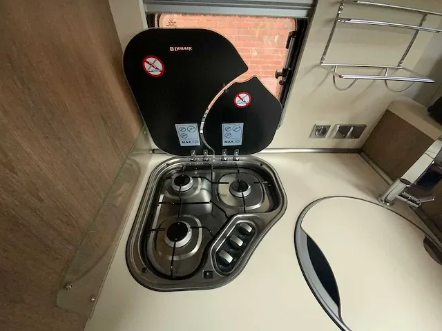2016 fiat dethleffs esprit t7150dbt-2 camper demo 108km. - afbeelding 19 van  92