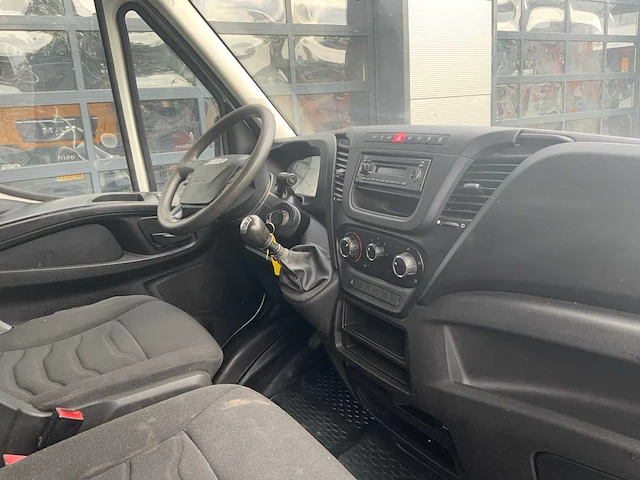 2016 iveco 35.s12 7-persoons bedrijfswagen - afbeelding 26 van  39
