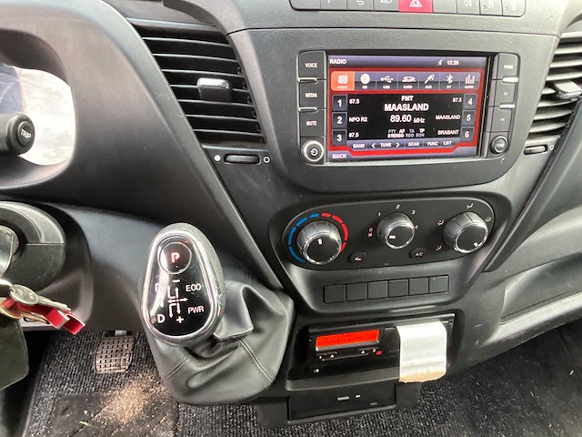 2016 iveco 50-c17 bedrijfswagen / glasvrachtwagen - afbeelding 18 van  35