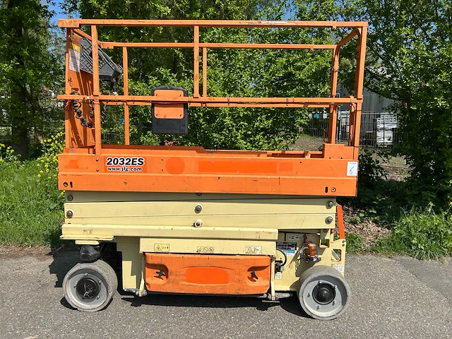 2016 jlg 2032 es schaarhoogwerker - afbeelding 1 van  15