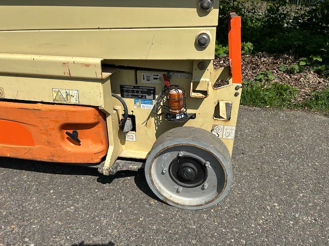 2016 jlg 2032 es schaarhoogwerker - afbeelding 9 van  15