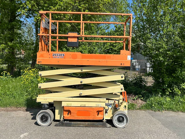 2016 jlg 2032 es schaarhoogwerker - afbeelding 12 van  15
