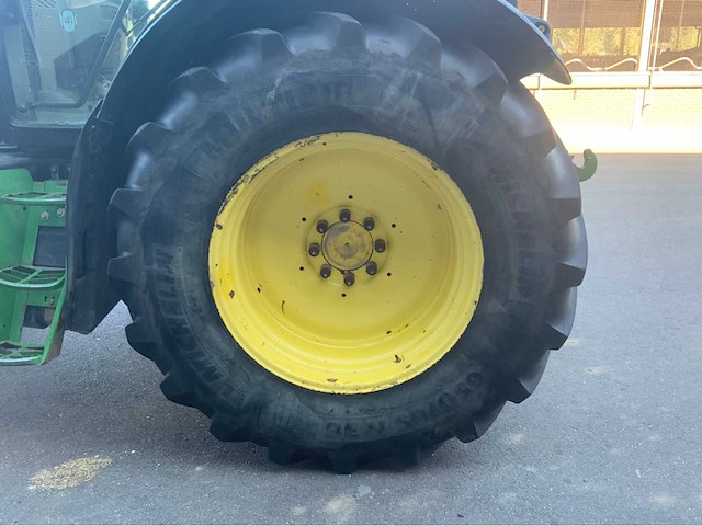 2016 john deere 6155r vierwielaangedreven landbouwtractor - afbeelding 2 van  34