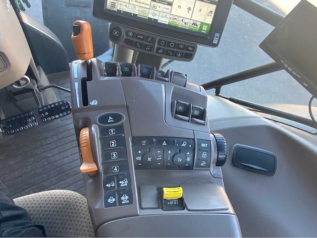 2016 john deere 6155r vierwielaangedreven landbouwtractor - afbeelding 20 van  34