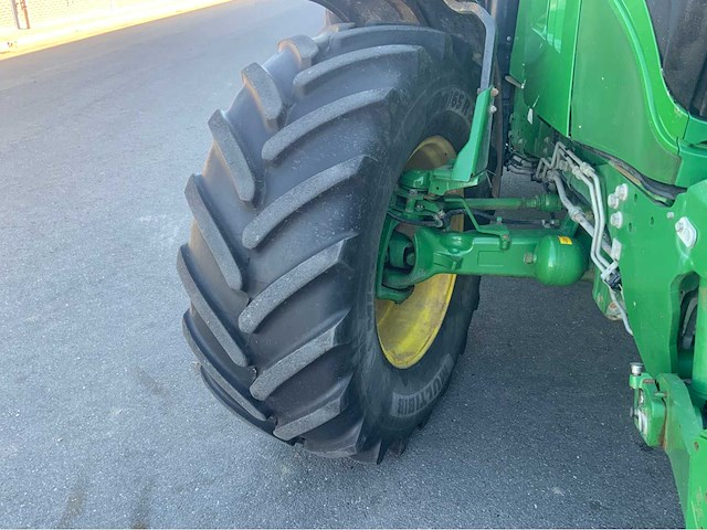 2016 john deere 6155r vierwielaangedreven landbouwtractor - afbeelding 32 van  34