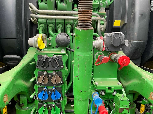 2016 john deere 6215r vierwielaangedreven landbouwtractor - afbeelding 8 van  33