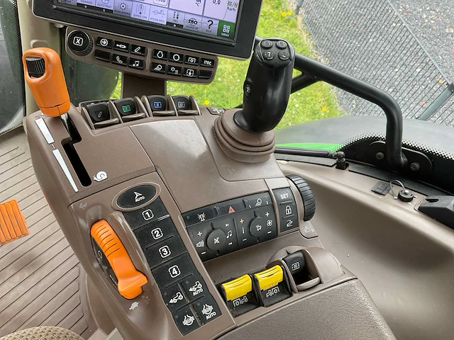 2016 john deere 6215r vierwielaangedreven landbouwtractor - afbeelding 19 van  33