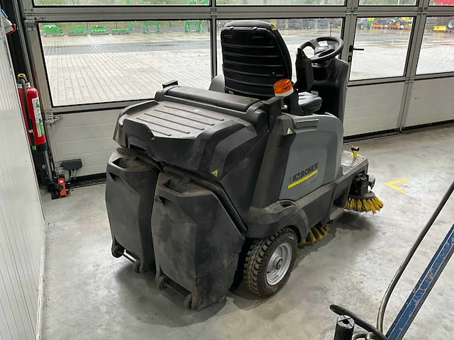 2016 kärcher km 105/100 r bp veeg- zuigwagen - afbeelding 4 van  10