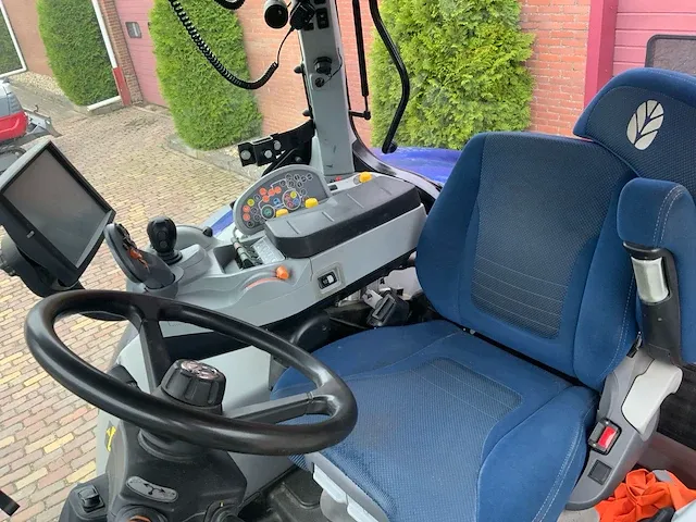 2016 new holland t7.230 blue power vierwielaangedreven landbouwtractor - afbeelding 9 van  28