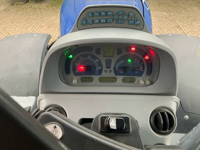 2016 new holland t7.230 blue power vierwielaangedreven landbouwtractor - afbeelding 13 van  28