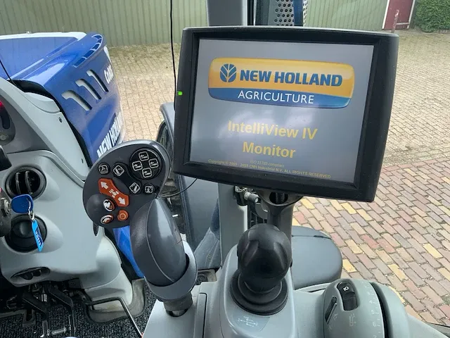 2016 new holland t7.230 blue power vierwielaangedreven landbouwtractor - afbeelding 14 van  28
