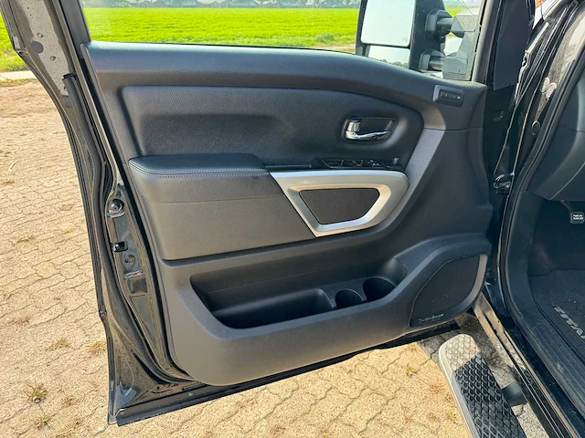 2016 nissan titan xd 5.0 v8 cummins bedrijfswagen - afbeelding 10 van  27