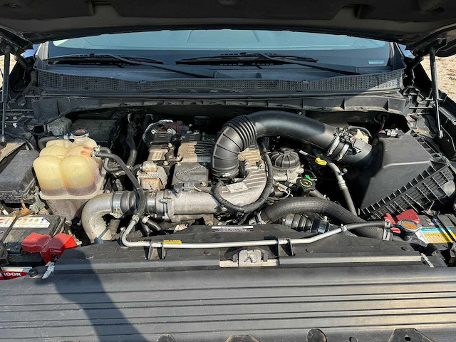 2016 nissan titan xd 5.0 v8 cummins bedrijfswagen - afbeelding 16 van  27