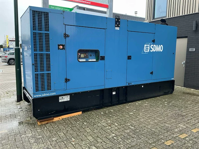2016 sdmo v550c2 noodstroomaggregaat - afbeelding 1 van  25