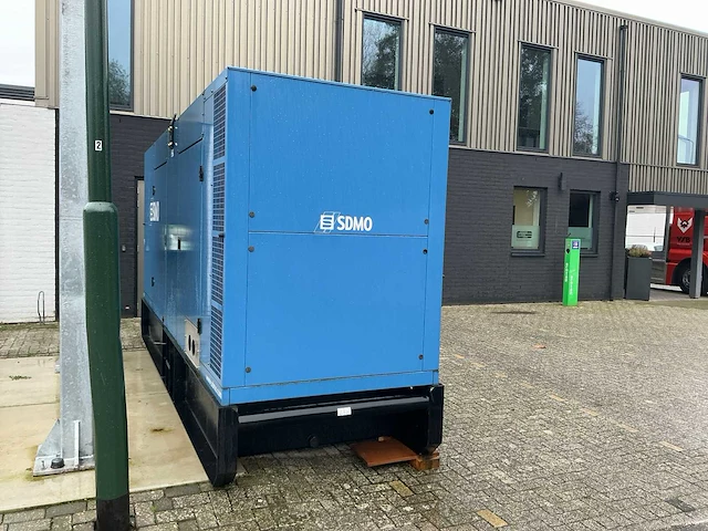 2016 sdmo v550c2 noodstroomaggregaat - afbeelding 21 van  25