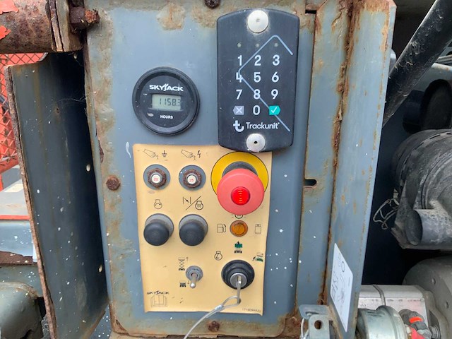 2016 skyjack sj6826rt ruwterrein hoogwerker 4x4 - afbeelding 16 van  30