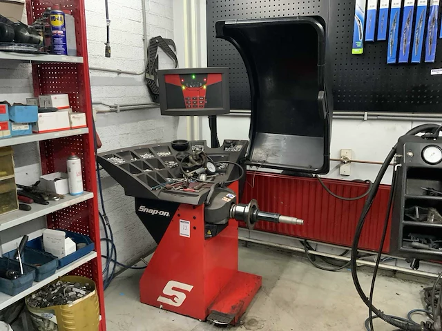 2016 snap-on eewb332ap banden balanceerapparaat - afbeelding 1 van  7