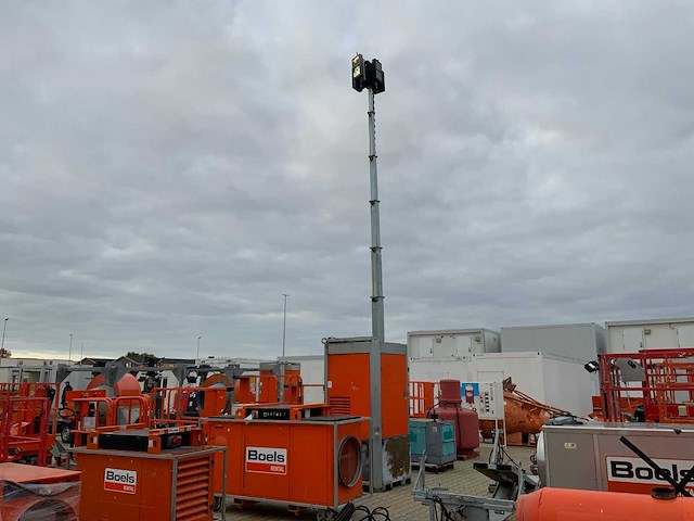 2016 tower light b-boels-box stationaire lichtmast led - afbeelding 1 van  12