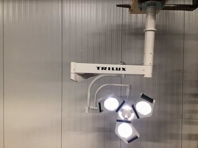 2016 trilux aurinio l 120 chirurgische lamp - afbeelding 1 van  11