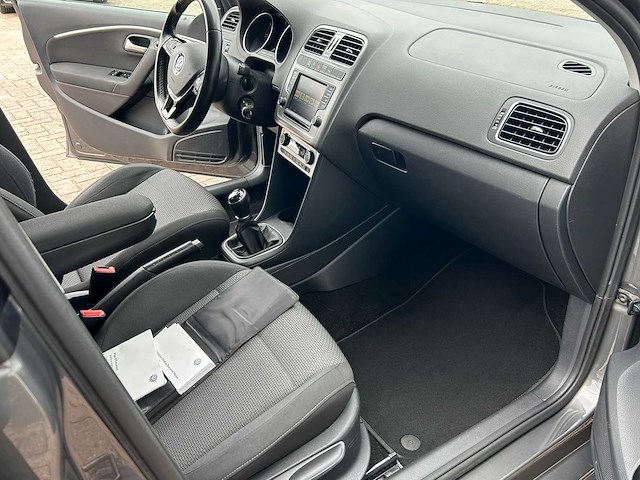 2016 volkswagen polo 90pk tdi highline personenauto - afbeelding 7 van  17