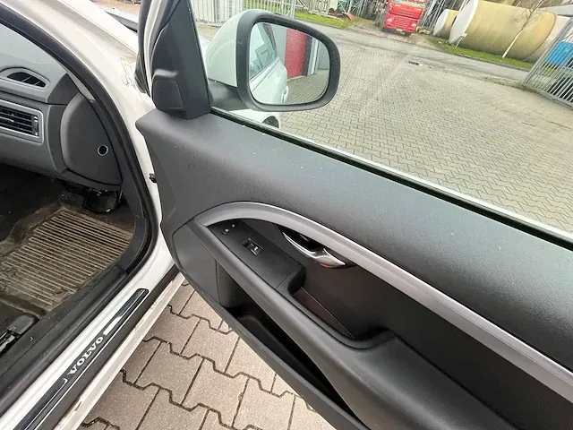 2016 volvo v70 2.4 d5 awd automatic personenauto - afbeelding 17 van  34