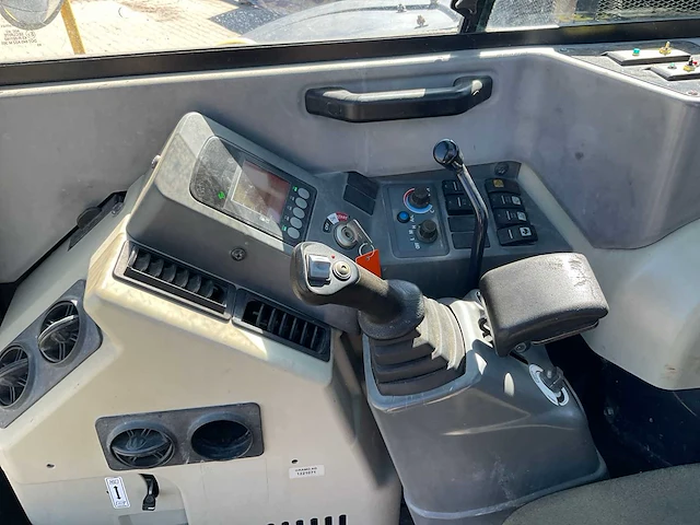 2016 yanmar vio80-u midi rupsgraafmachine binnendraaier - afbeelding 21 van  31