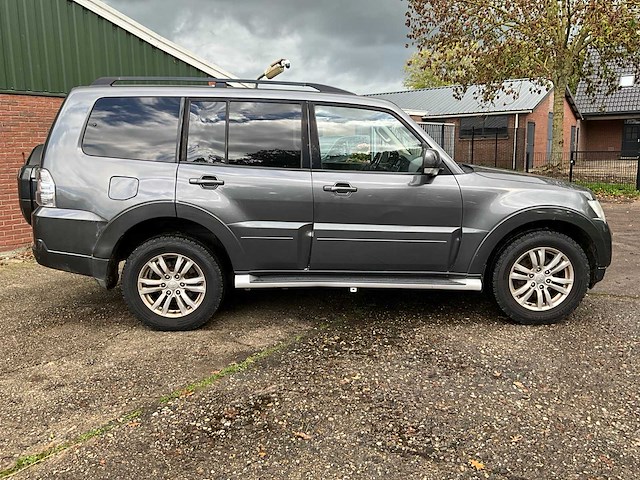 2017 - mitsubishi - pajero - personenauto - afbeelding 19 van  47