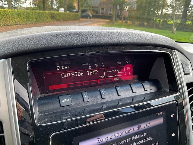 2017 - mitsubishi - pajero - personenauto - afbeelding 32 van  47