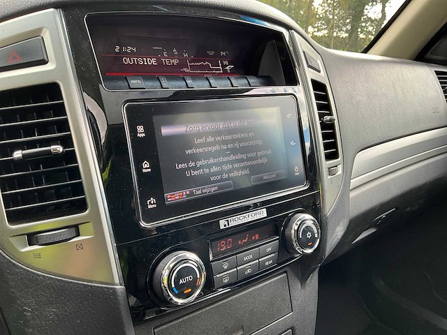 2017 - mitsubishi - pajero - personenauto - afbeelding 33 van  47