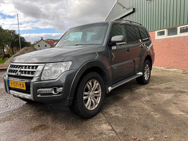 2017 - mitsubishi - pajero - personenauto - afbeelding 23 van  47