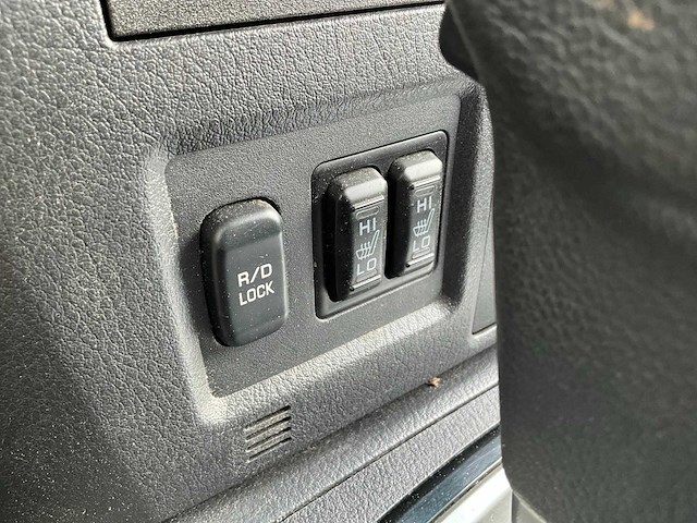 2017 - mitsubishi - pajero - personenauto - afbeelding 36 van  47