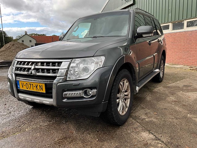 2017 - mitsubishi - pajero - personenauto - afbeelding 43 van  47