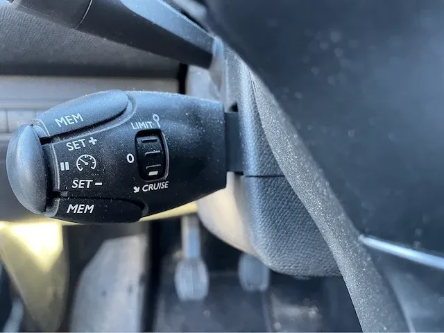 2017 - peugeot - 308 - 1.6 bluehdi blue l. - personenauto - afbeelding 19 van  44