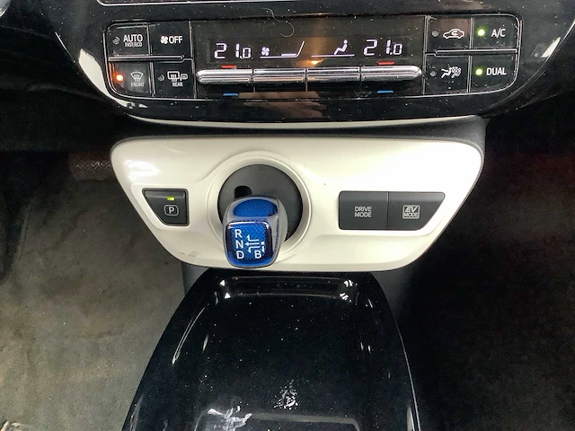 2017 - toyota - prius - 1.8 aspiration - personenauto - afbeelding 3 van  13
