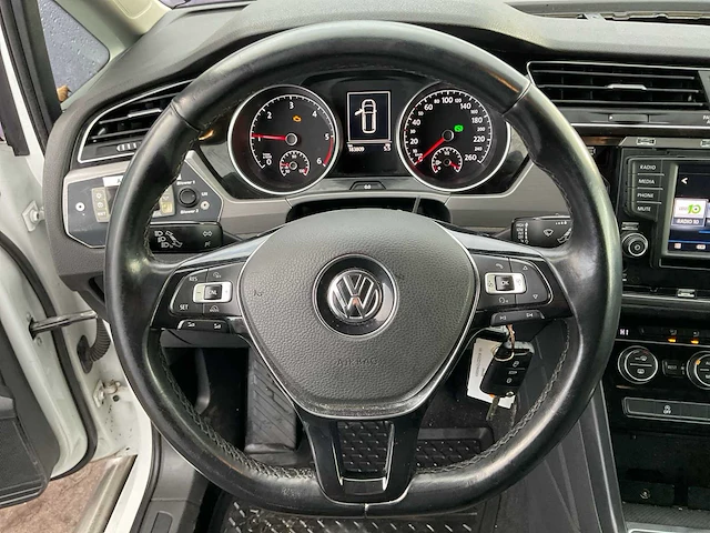 2017 - volkswagen - touran - 2.0 tdi scr - hondenwagen - afbeelding 2 van  19