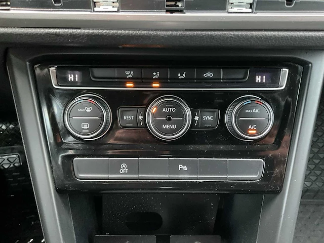 2017 - volkswagen - touran - 2.0 tdi scr - hondenwagen - afbeelding 4 van  19