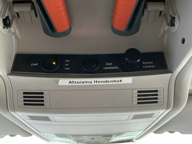 2017 - volkswagen - touran - 2.0 tdi scr - hondenwagen - afbeelding 8 van  19