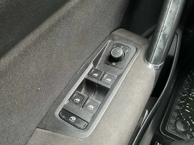 2017 - volkswagen - touran - 2.0 tdi scr - hondenwagen - afbeelding 9 van  19