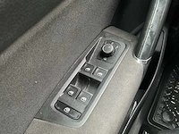 2017 - volkswagen - touran - 2.0 tdi scr - hondenwagen - afbeelding 9 van  19