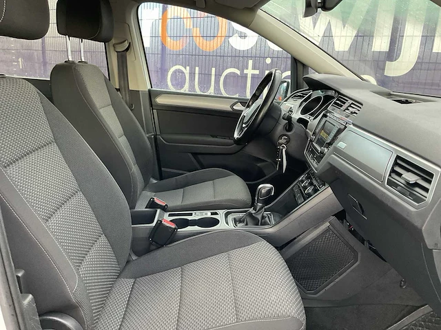 2017 - volkswagen - touran - 2.0 tdi scr - hondenwagen - afbeelding 17 van  19