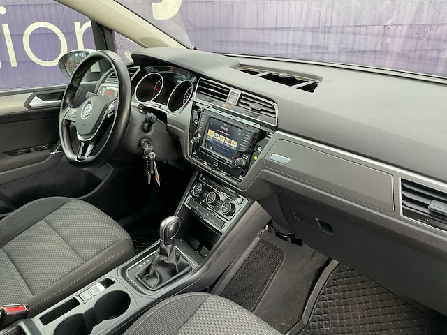 2017 - volkswagen - touran - 2.0 tdi scr - hondenwagen - afbeelding 18 van  19