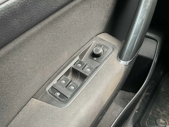 2017 - volkswagen - touran - 2.0 tdi scr comfortl - bedrijfswagen - afbeelding 4 van  19