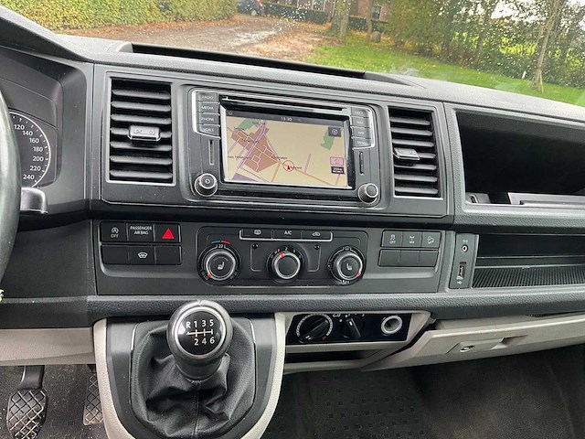 2017 - volkswagen - transporter - 2.0 tdi l2h1 dc 4mco - personenauto - afbeelding 6 van  32