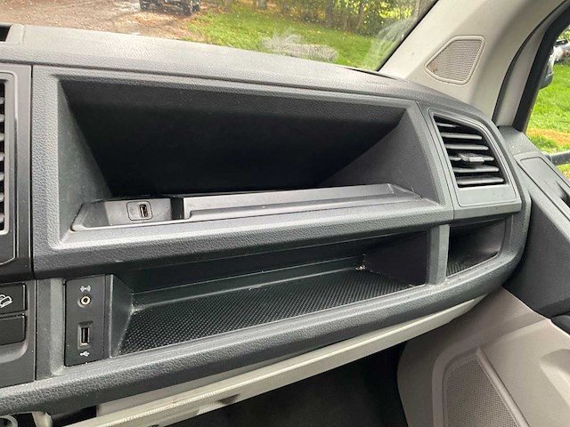 2017 - volkswagen - transporter - 2.0 tdi l2h1 dc 4mco - personenauto - afbeelding 8 van  32