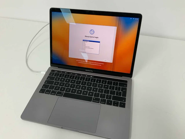 2017 apple 13-inch macbook pro mpxw2n/a laptop - afbeelding 1 van  4