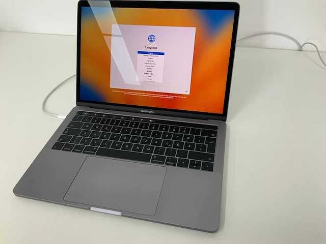 2017 apple 13-inch macbook pro mpxw2n/a laptop - afbeelding 1 van  4